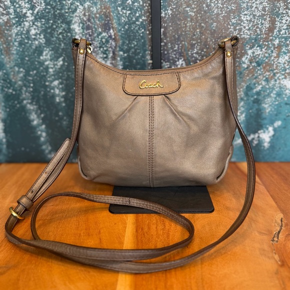 Coach Ashley Vintage Y2K Metallic Bronze Pleated Leather East/West Duffle (GUC) - Picture 10 of 14